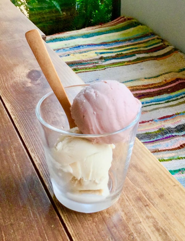 豆乳のアイスクリーム滋賀の苺